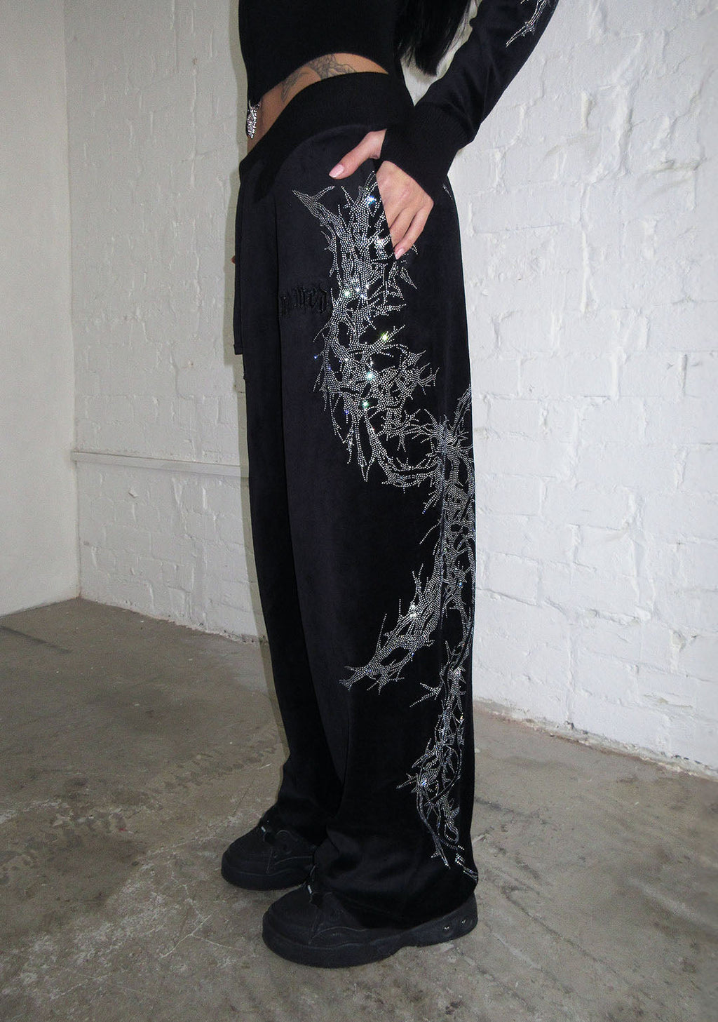 CURSE RHINESTONE VELOUR SWEATPANTS BLACK